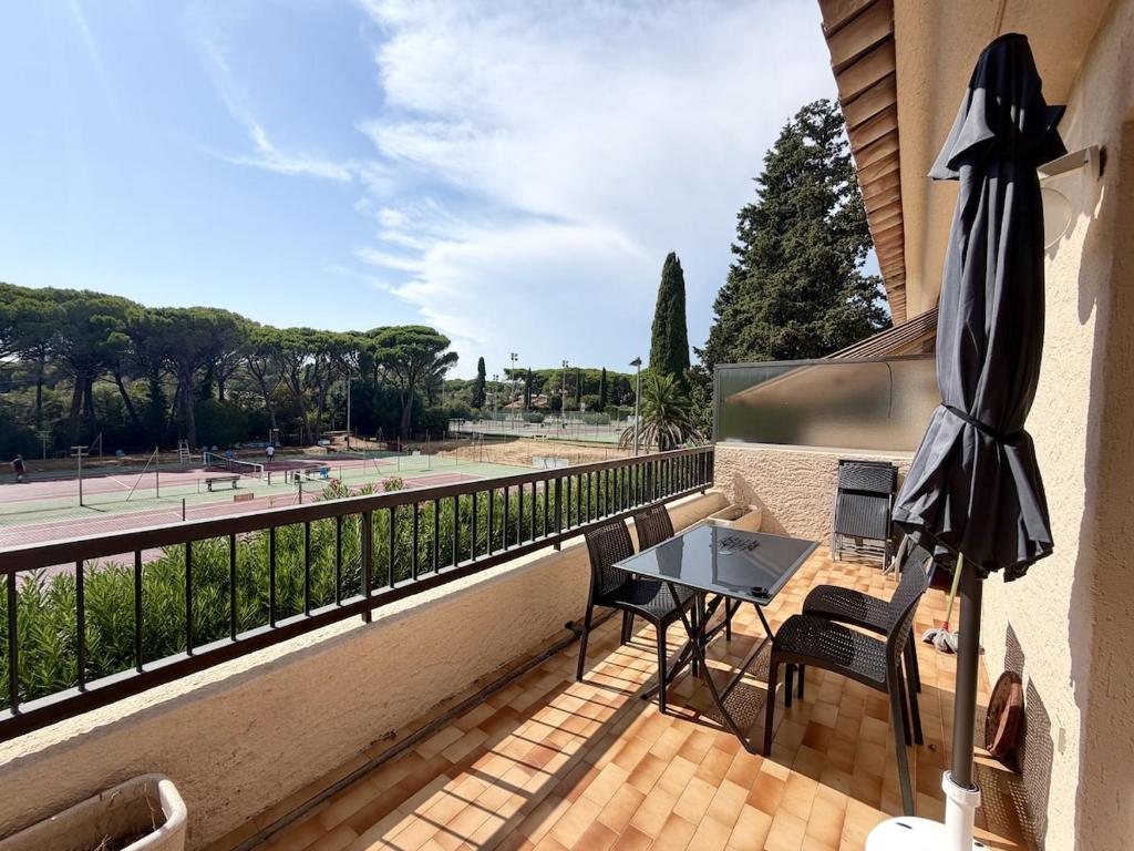 Studio avec mezzanine, climatisé, accès privé golf