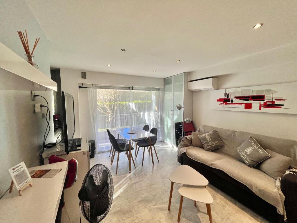 Jolies Lavandes, by Welcome to Cannes