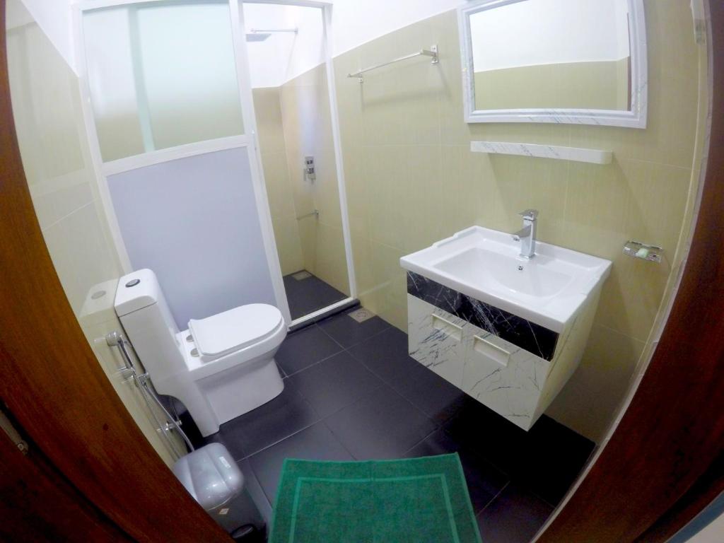 Koupelna v ubytování Colombo Residency