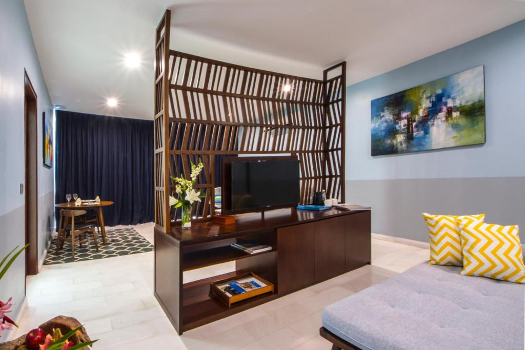 TV a/nebo společenská místnost v ubytování Montigo Resort Nongsa