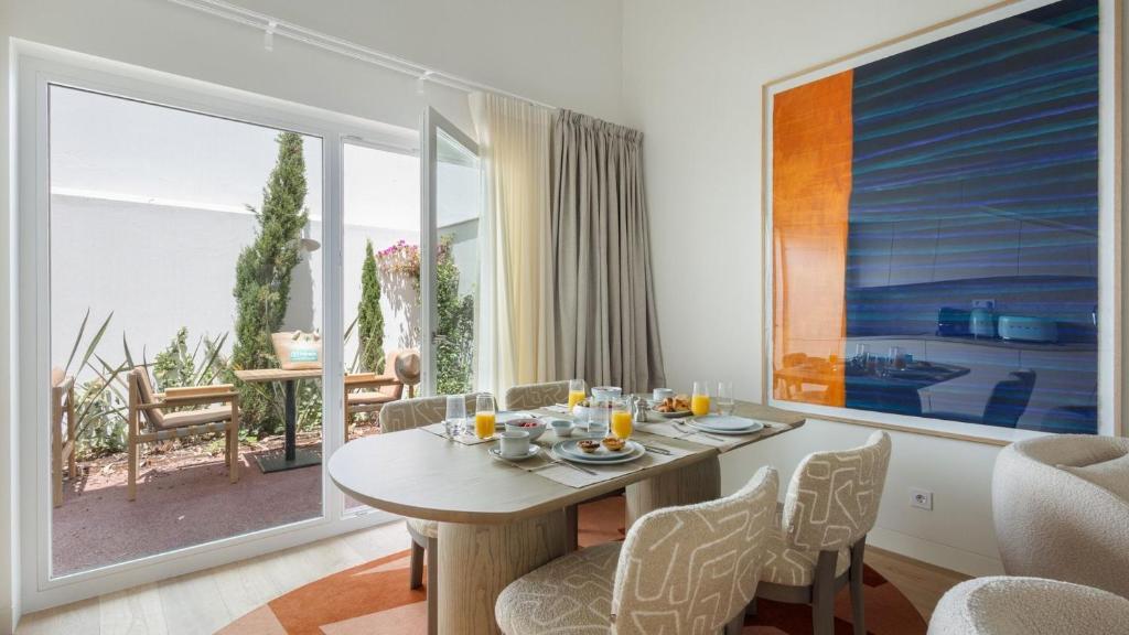 NEW Luxury 2BR Townhouse for 6 with Private Patio
