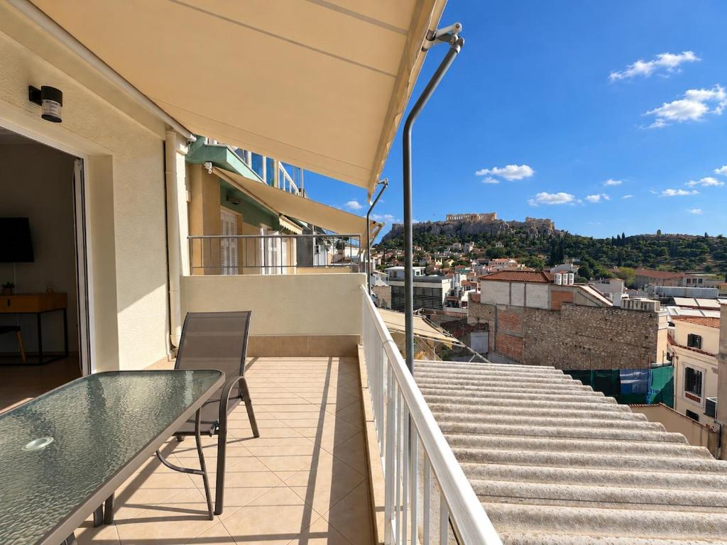 Iconic Acropolis View Loft - Up to 4 Guests by ΜΡS