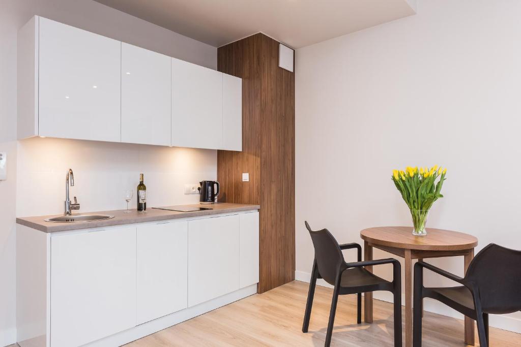Kuchyňa alebo kuchynka v ubytovaní Platinum Residence Mokotów