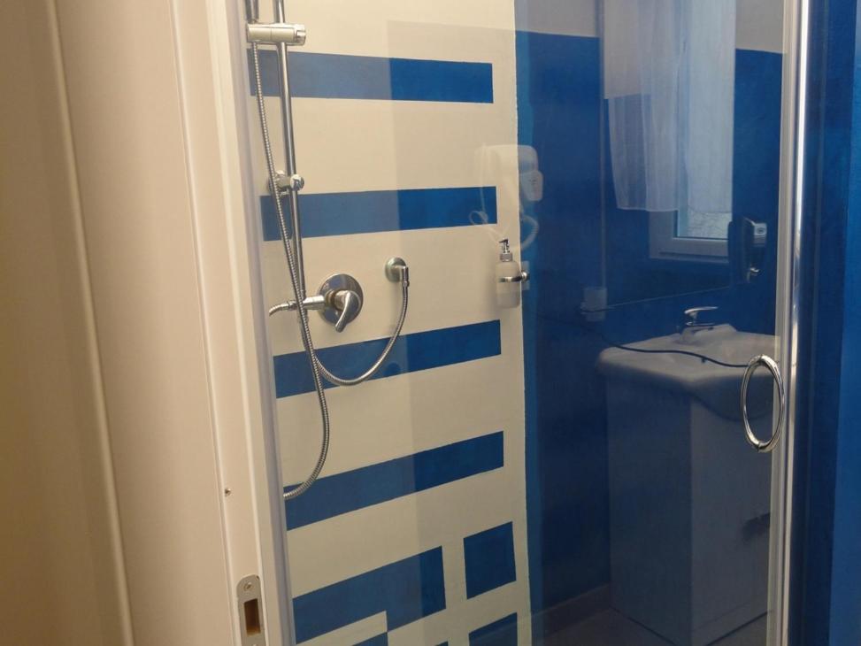 Koupelna v ubytování Pavia Ostello