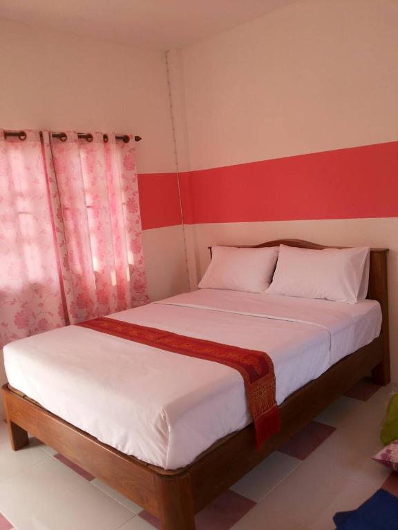 Postel nebo postele na pokoji v ubytování Chanakarn Guesthouse Sangkhla Buri