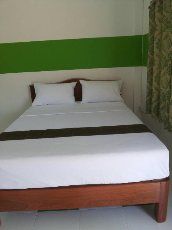 Postel nebo postele na pokoji v ubytování Chanakarn Guesthouse Sangkhla Buri