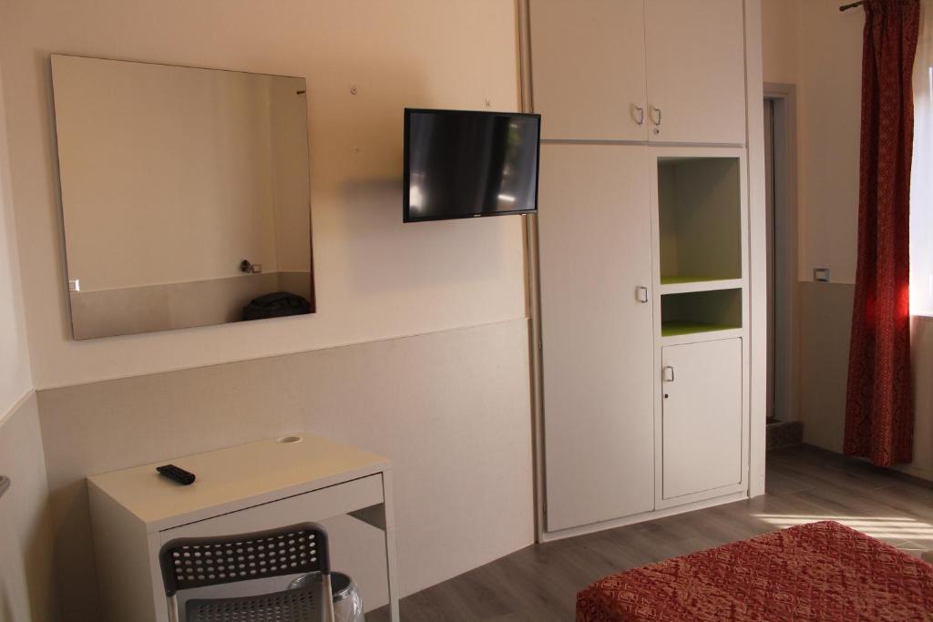 TV a/nebo společenská místnost v ubytování Alla Bianca Hotel