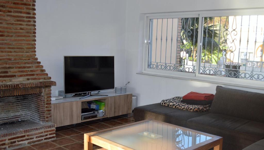Televízia a/alebo spoločenská miestnosť v ubytovaní B&B Casa AriGiLi
