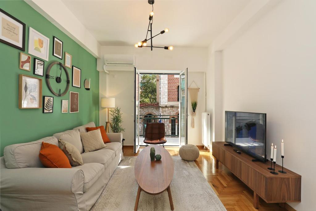 Golden Acropolis 3BD apartment