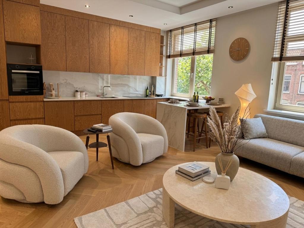 2BR, luxury, first district