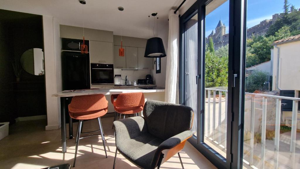 "Entrez en lice" appartement tout confort à 3 minutes à pied du château, Face à la Cité vue sublime