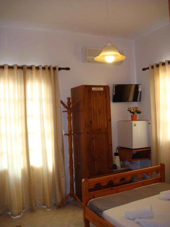 TV a/nebo společenská místnost v ubytování Boussetil Rooms CapAnMat