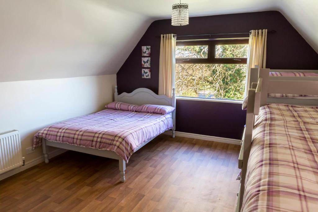 Postel nebo postele na pokoji v ubytování Lakeland House