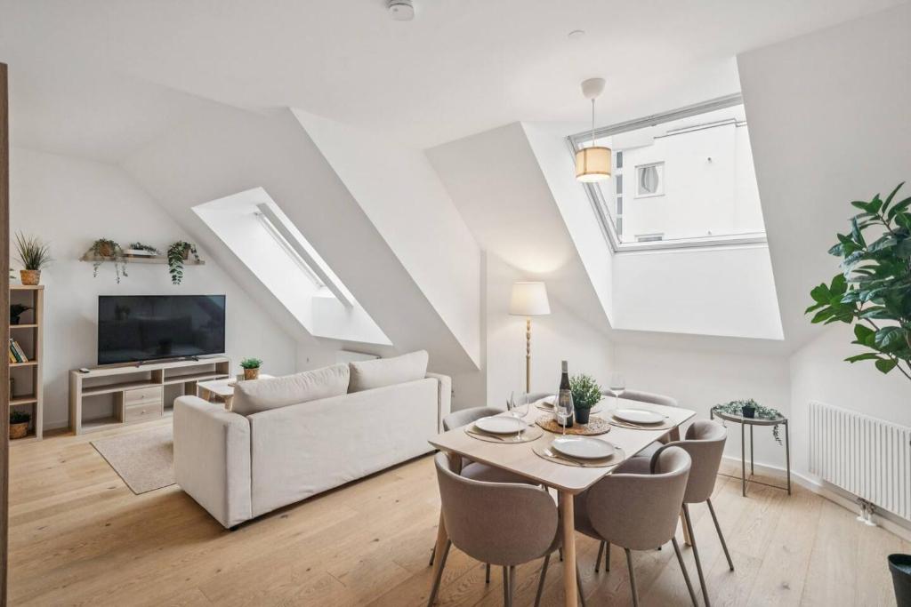 Bright Designer Loft near Kahlenberg