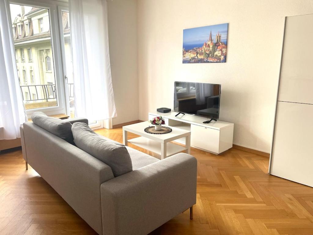 8 min to Lausanne train station