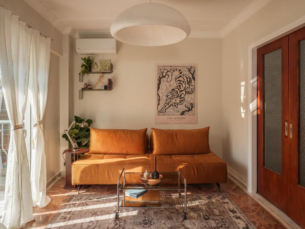 M-98 Apartment in City Center by FortesStays