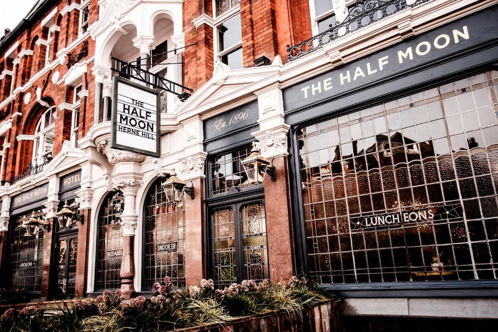 Half Moon - Resim 23