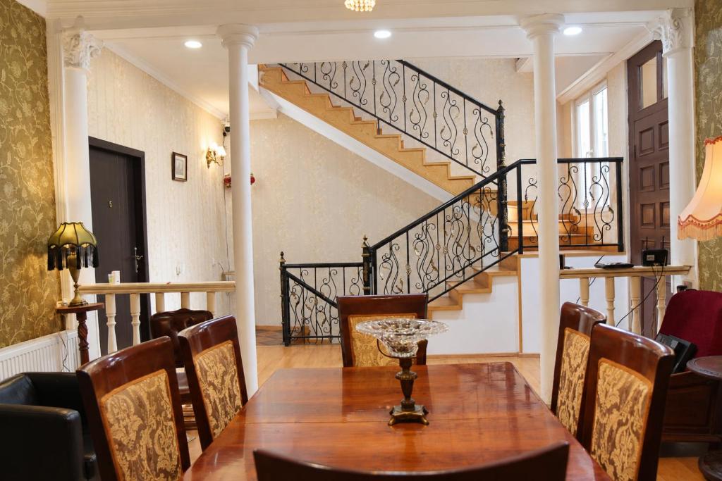 فضای داخلی Six Rooms Tbilisi در تفلیس - تصویر ۳