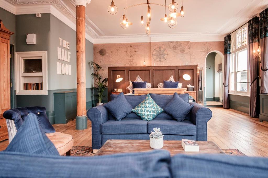 Half Moon - Resim 21