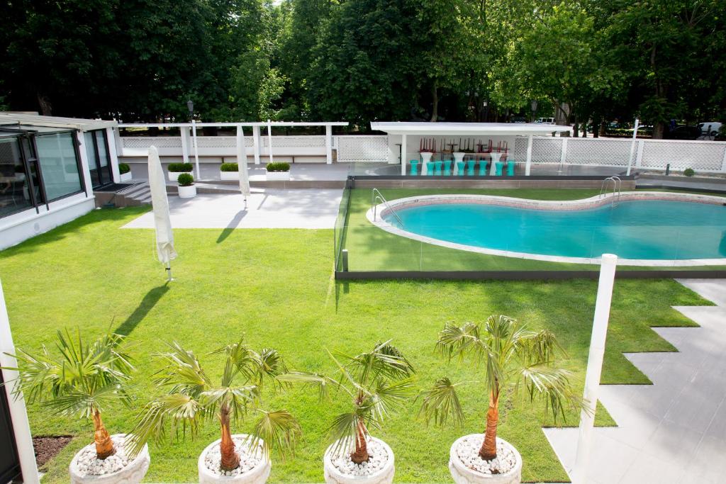 Hotel Tres Reyes Pamplona - Housity
