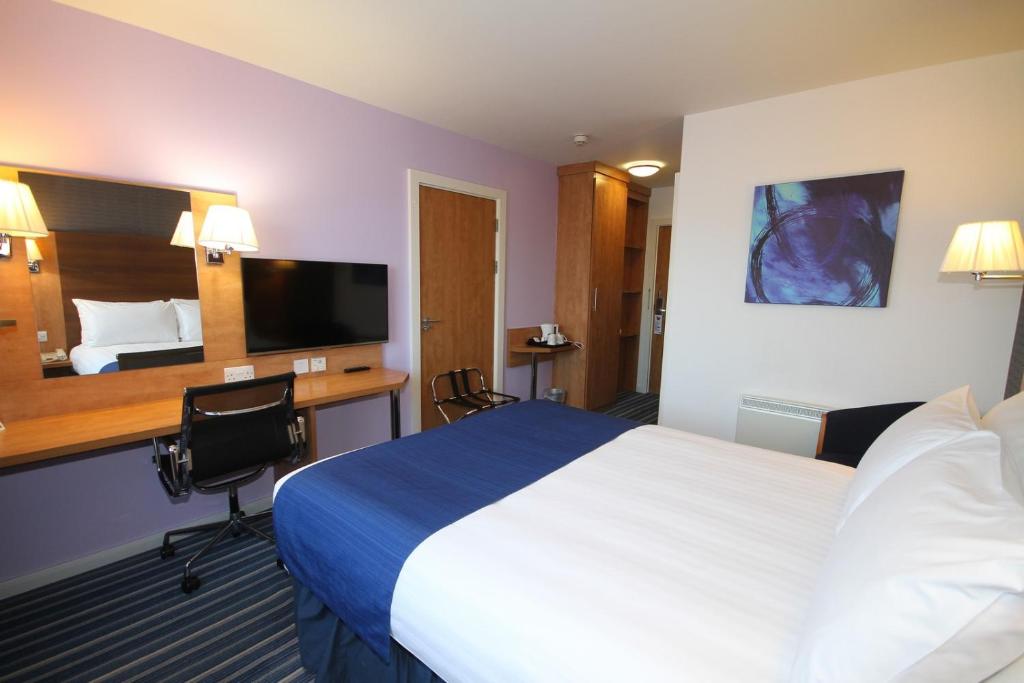 TV a/nebo společenská místnost v ubytování Holiday Inn Express Nuneaton by IHG