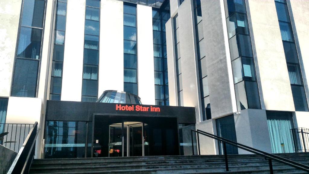 O edifício onde o hotel está situado