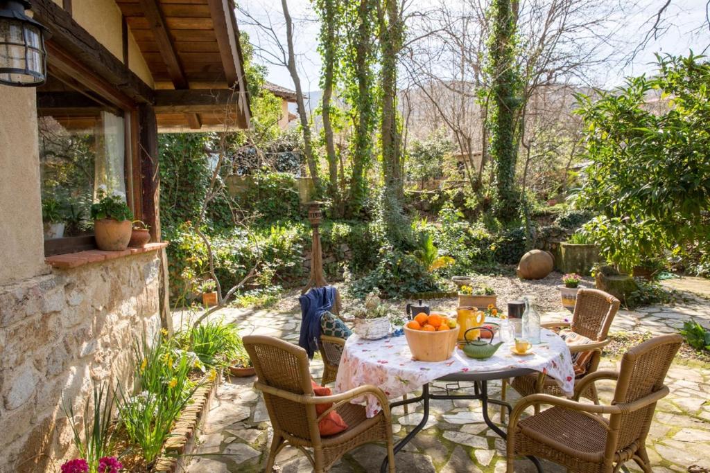Vonkajšia záhrada v ubytovaní Casa Rural la Casa del Bosque
