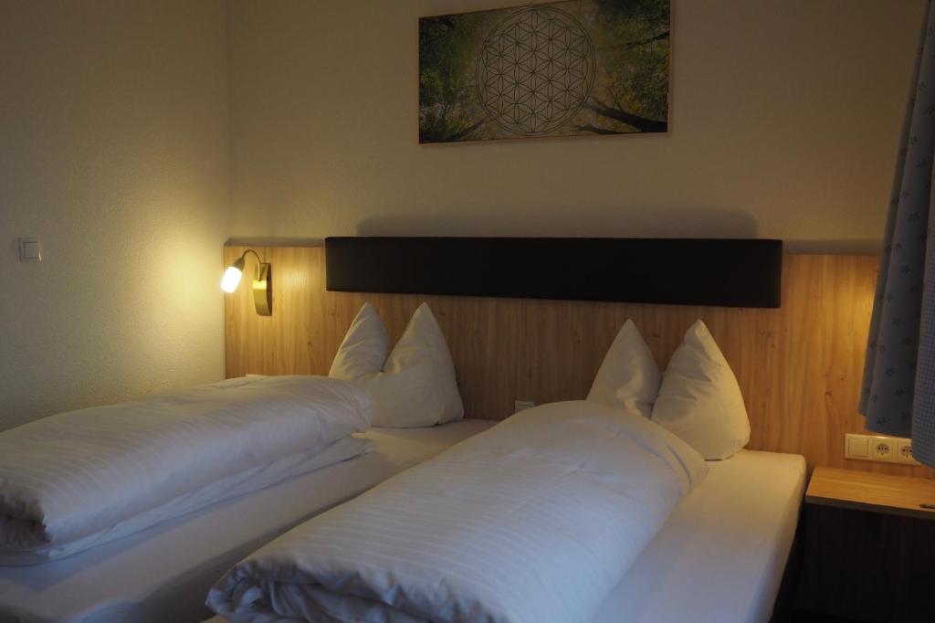 Postel nebo postele na pokoji v ubytování Hotel Restaurant Rössle