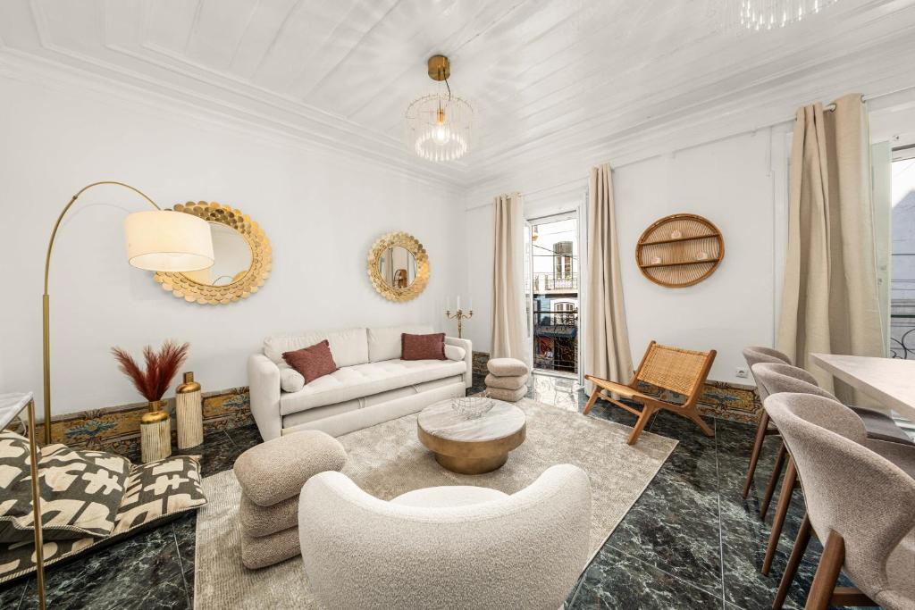Historic 3BR Central Lisbon Sleeps 8