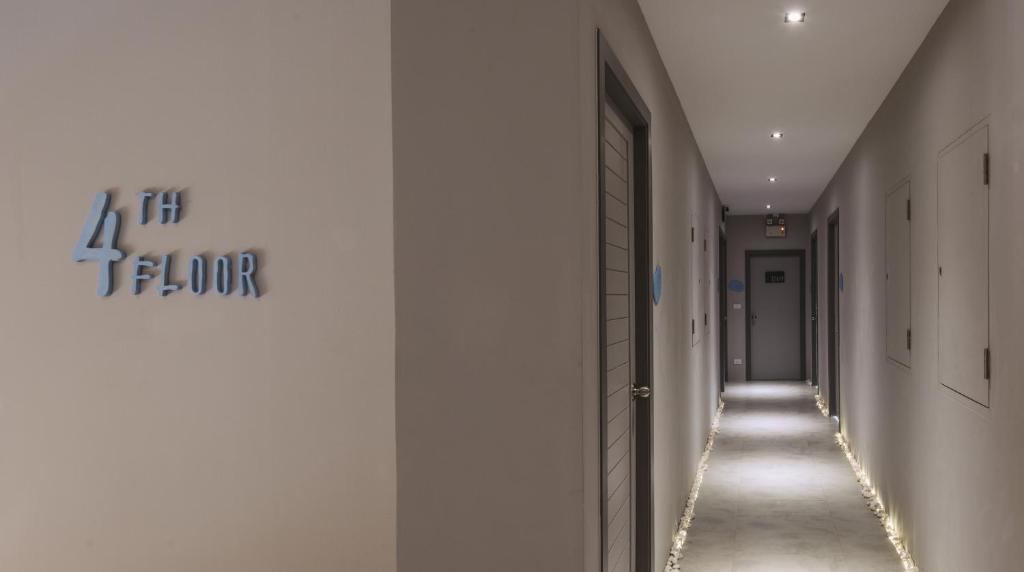 TIRAS Patong Beach Hotel - Resim 9