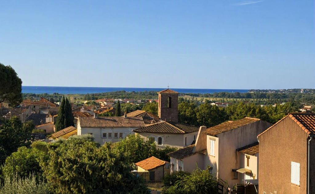 Les Arbousiers