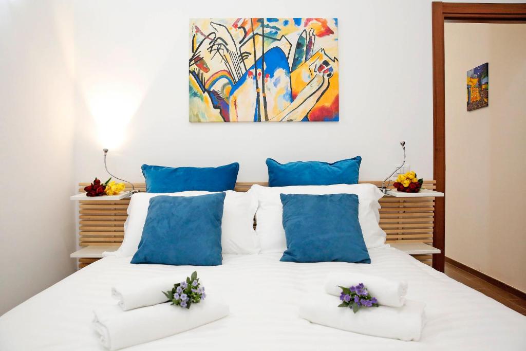 Castel Sant Angelo's Harmonious Apartment - Two-Bedroom Apartment