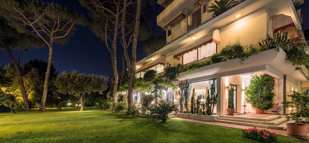 an exterior view of a house at night at Hotel Andreaneri in Marina di Pietrasanta