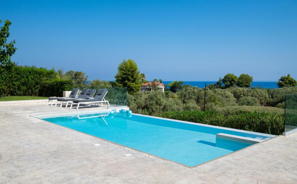 Villa Gaia - Divine private villa with pool, close to beach