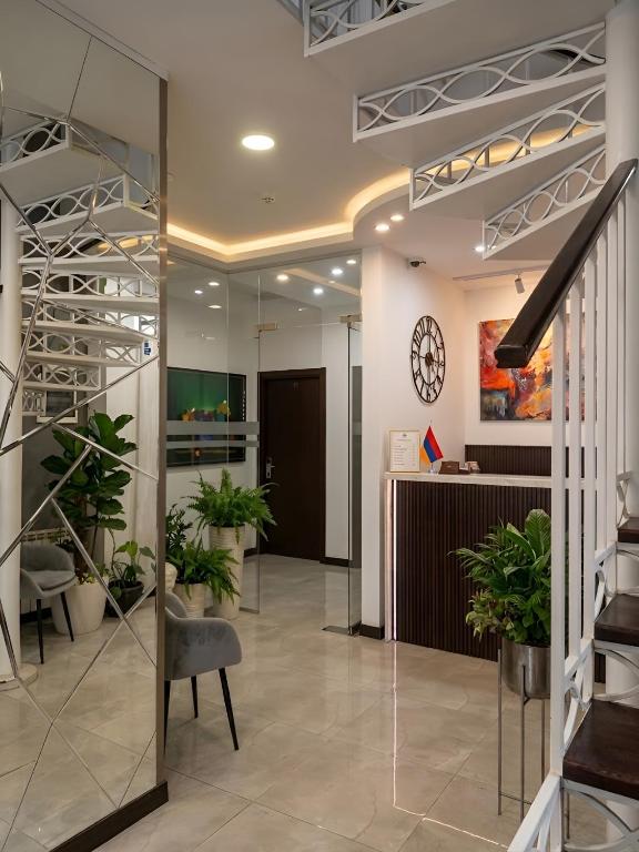لابی و فضای عمومی Yerevan Central Boutique Hotel - تصویر ۵