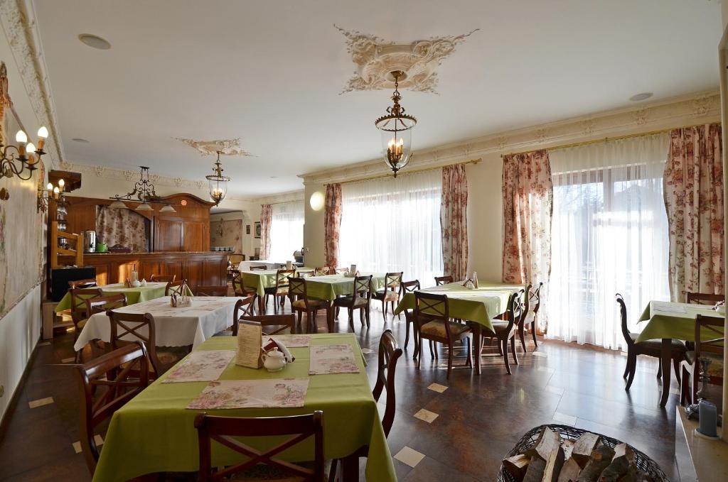 Restaurant o un lloc per menjar a Pensjonat Nad Rzeką