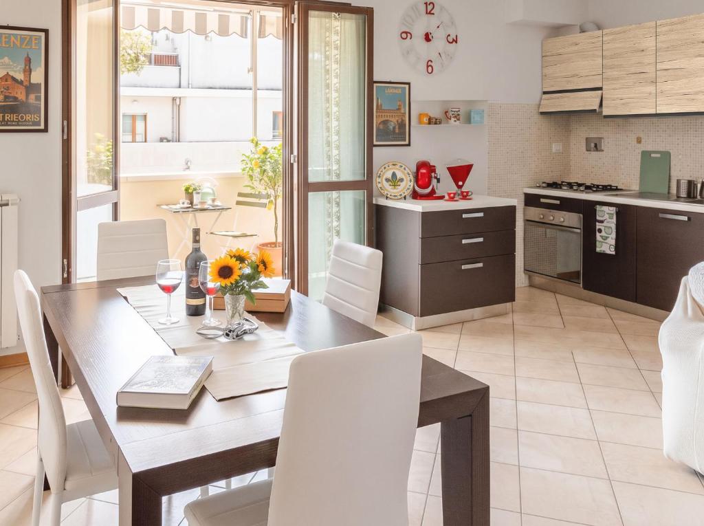 Florence Opera House Area - Free Private Parking! - Balcony - 2 Bedrooms 2 Bathrooms