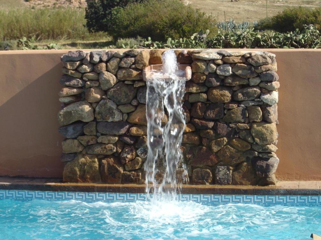 Bazén v ubytování Hotel de Naturaleza Rodalquilar & Spa Cabo de Gata nebo v jeho okolí
