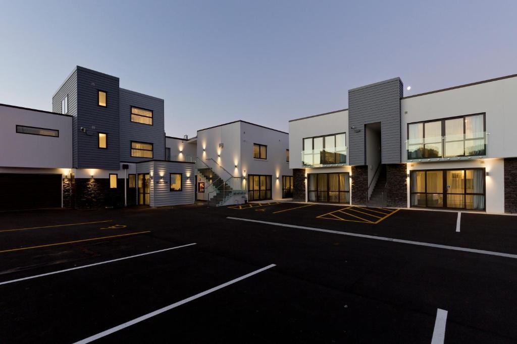 2 on Whiteleigh and 239 on Lincoln Motel - Resim 34