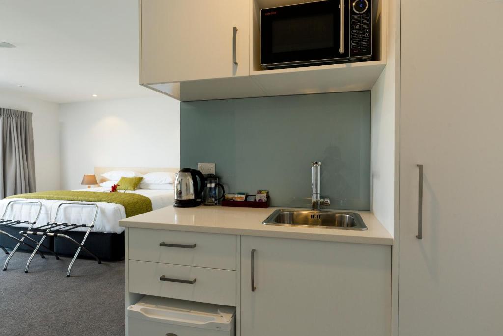 2 on Whiteleigh and 239 on Lincoln Motel - Resim 35