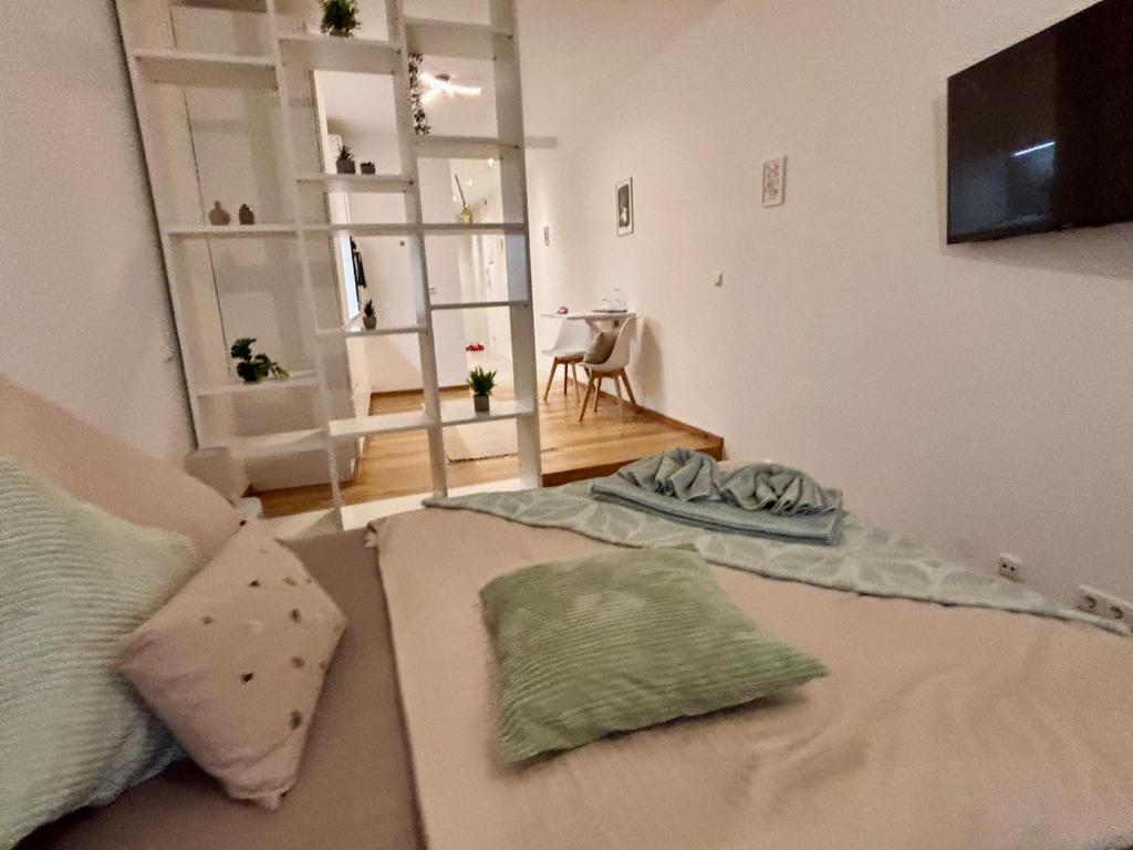 City Apartment Top 1