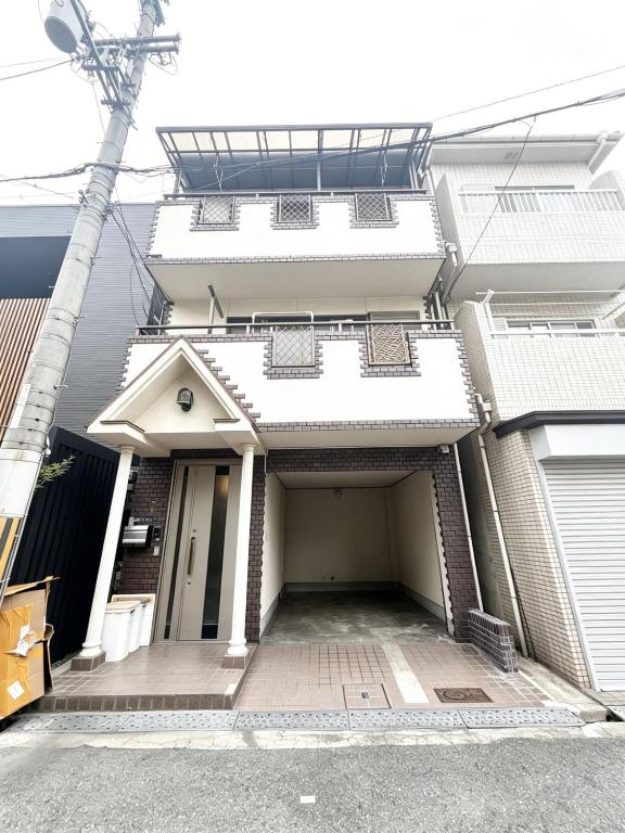 岸里玉出站三层家庭一户建 五分钟地铁站近心斋桥难波动漫街 可住10人 清风