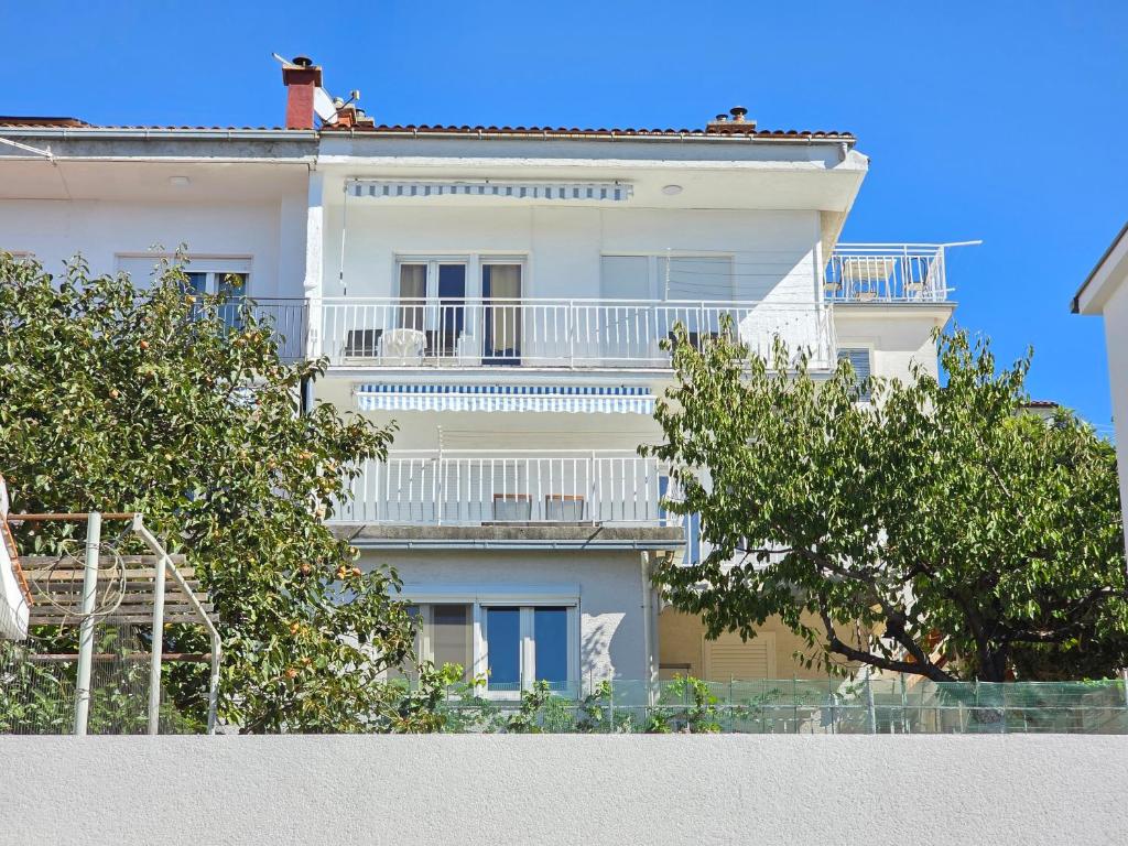 DRAGICA Apartments with sea view