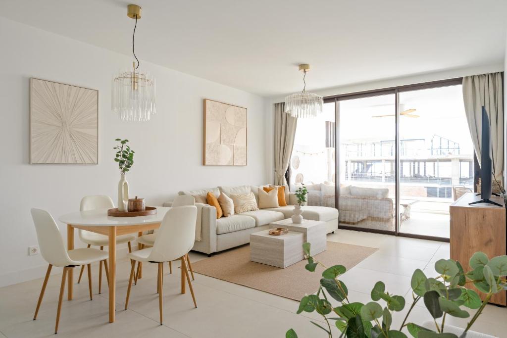 Higueron Lomas IV by ELE Apartments