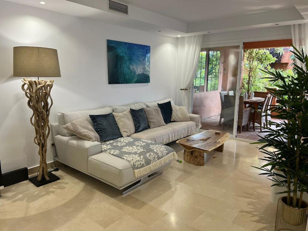 Oasis de Marbella, 2 bedrooms on the Golden Mile