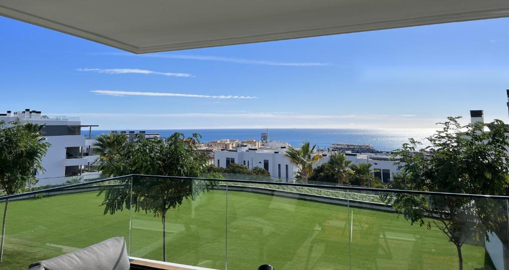 Lme81B - Modern 3Br Apartment Estepona