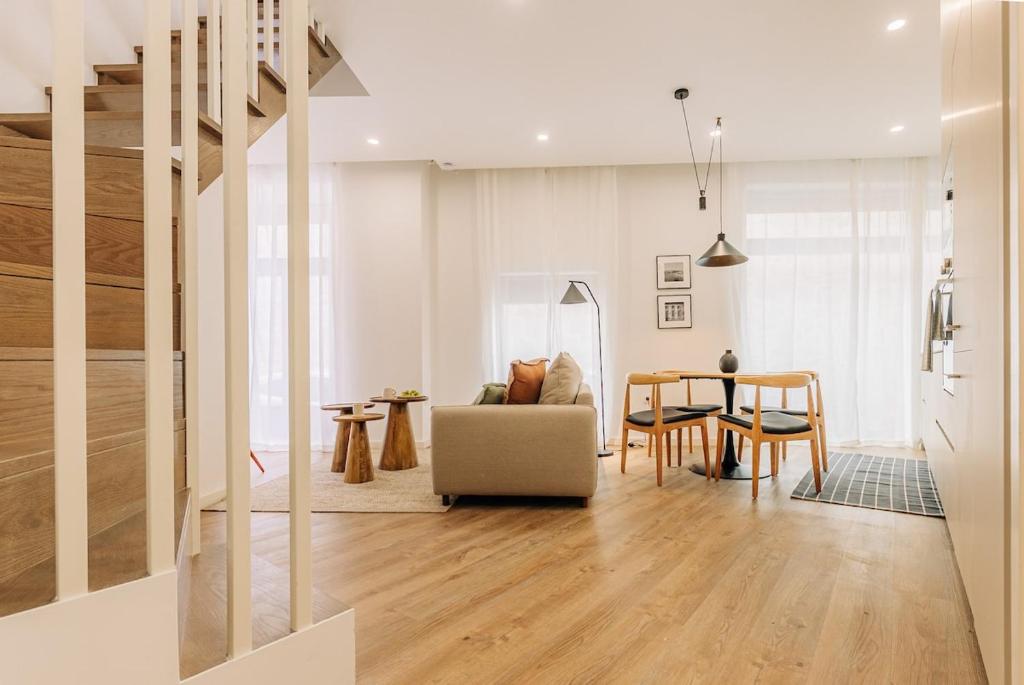 Sunny New Duplex Near Porto Old Town