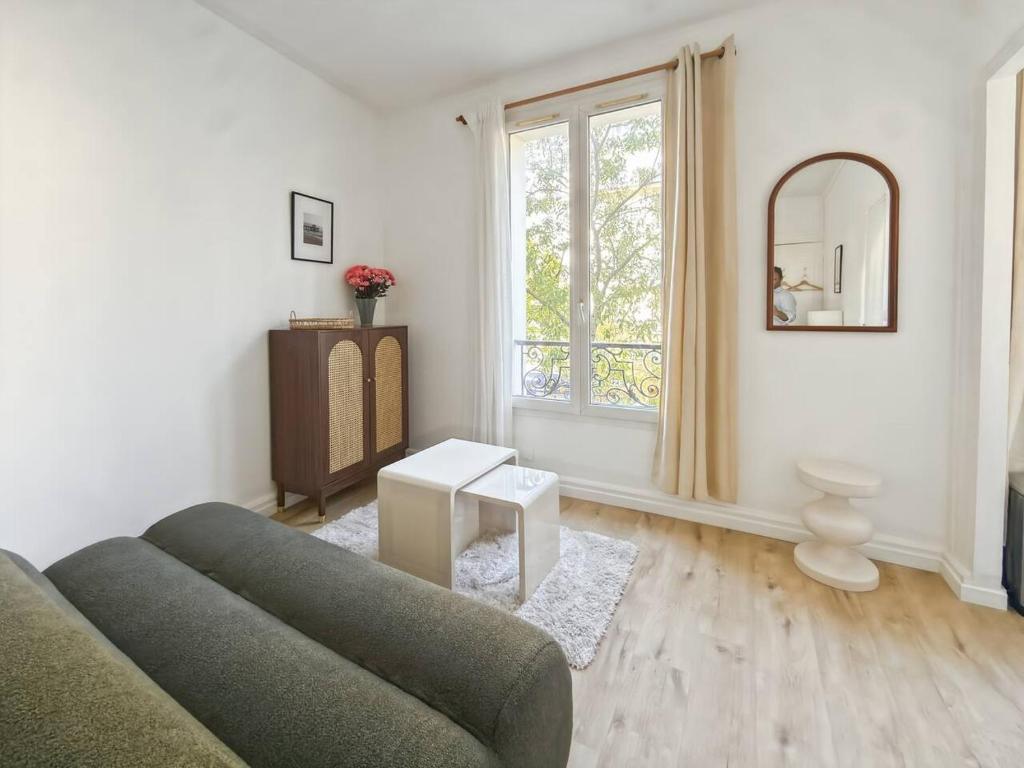 STUDIO CHIC ET RENOVE PRES DU CANAL SAINT MARTIN