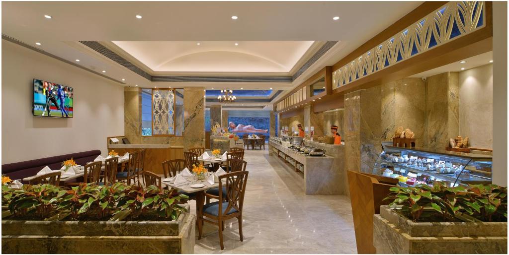 Restaurace v ubytování Fortune Landmark, Ahmedabad - Member ITC Hotels' Group