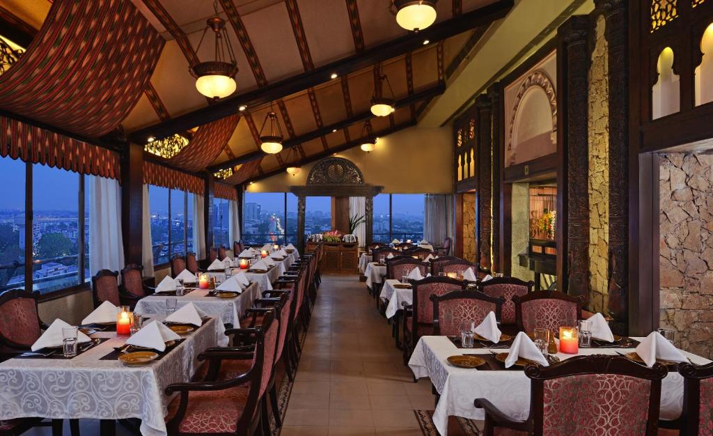 Restaurace v ubytování Fortune Landmark, Ahmedabad - Member ITC Hotels' Group